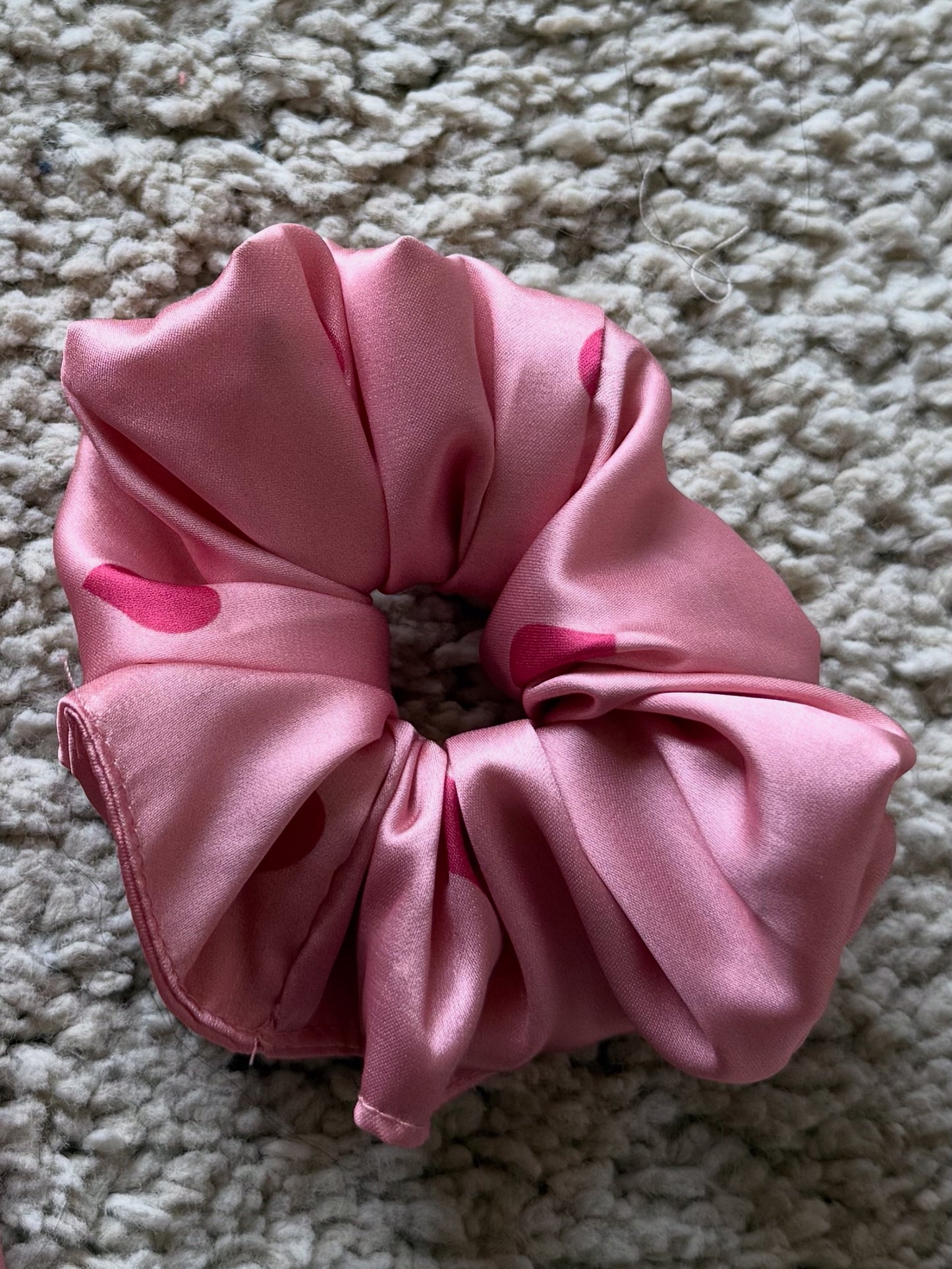 Pink hearted scrunchie 💗