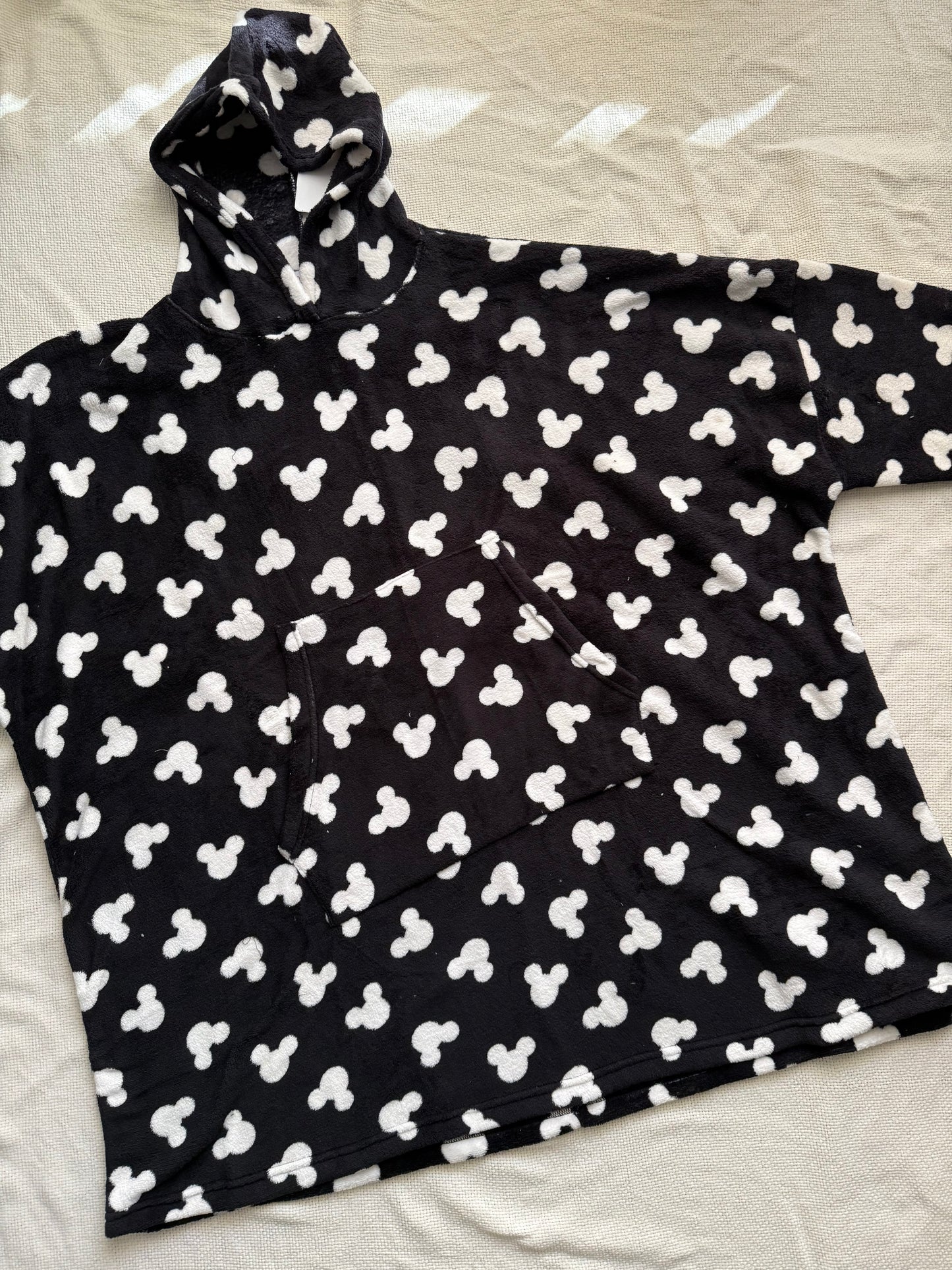 Mickey hoodie blanket