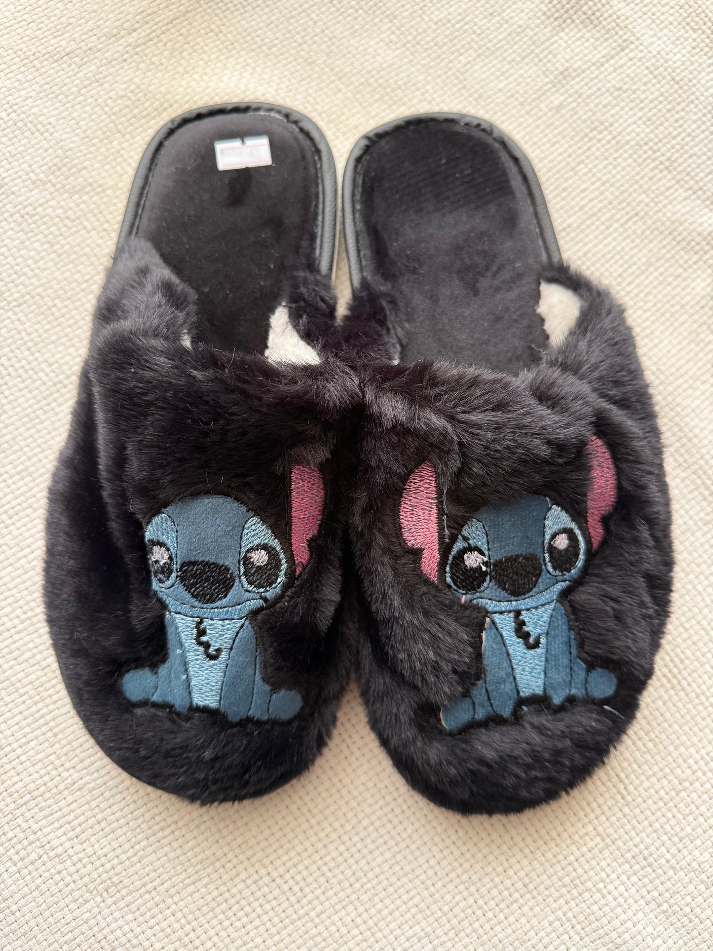 Black stitch winter sliper