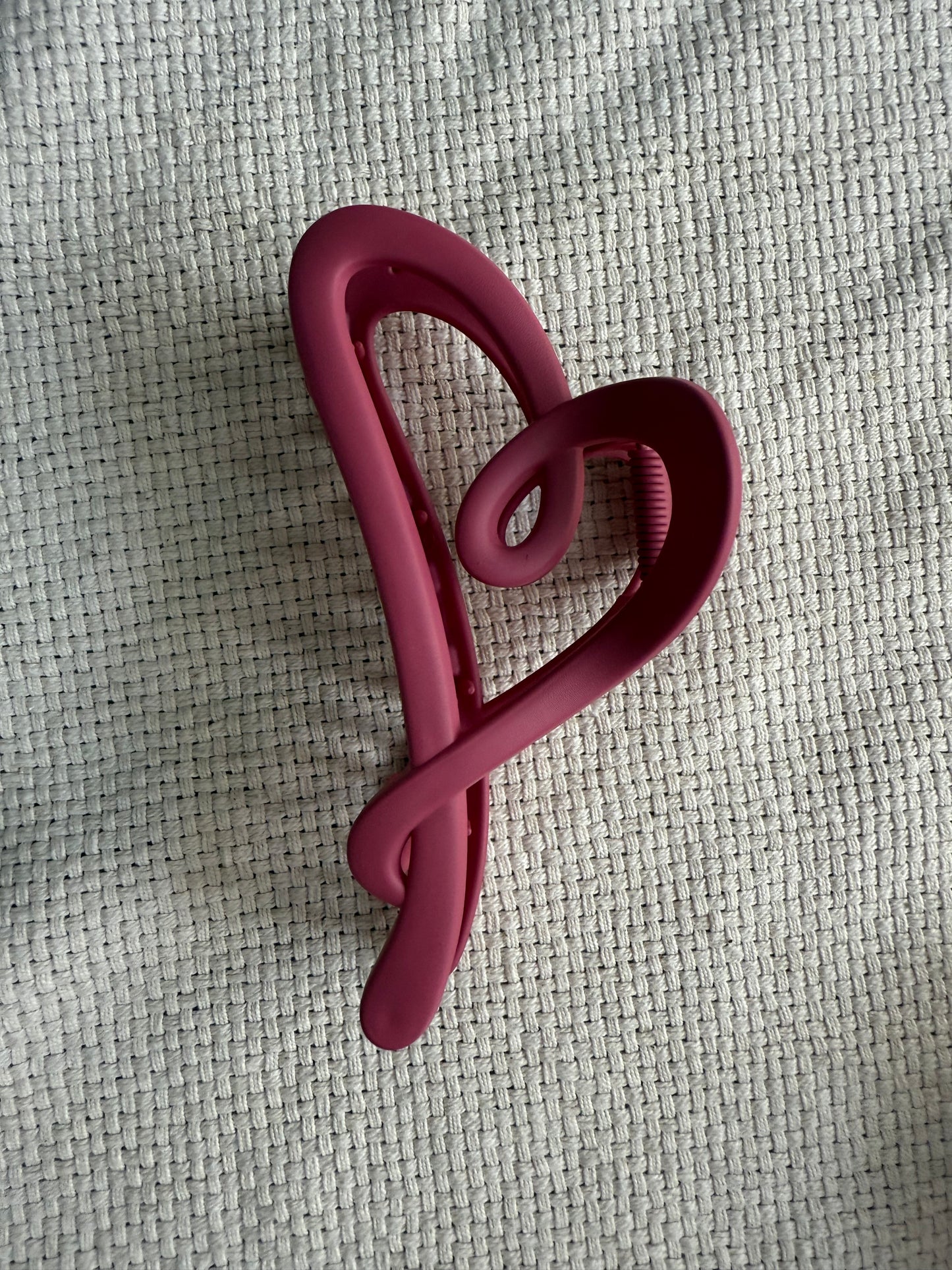 Pink hearted hair claw clip