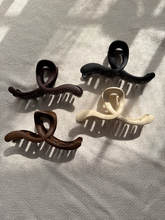 Open curve loop hair claw clip