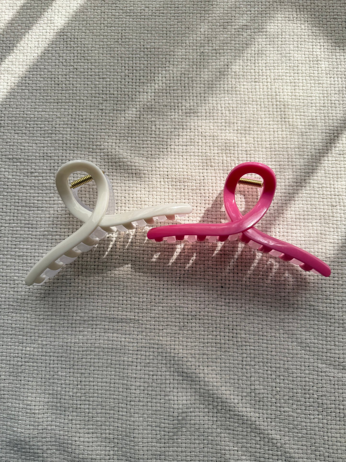 Open loop claw hair clip