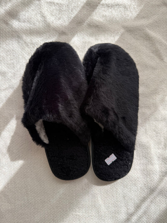 Black plain winter slipper