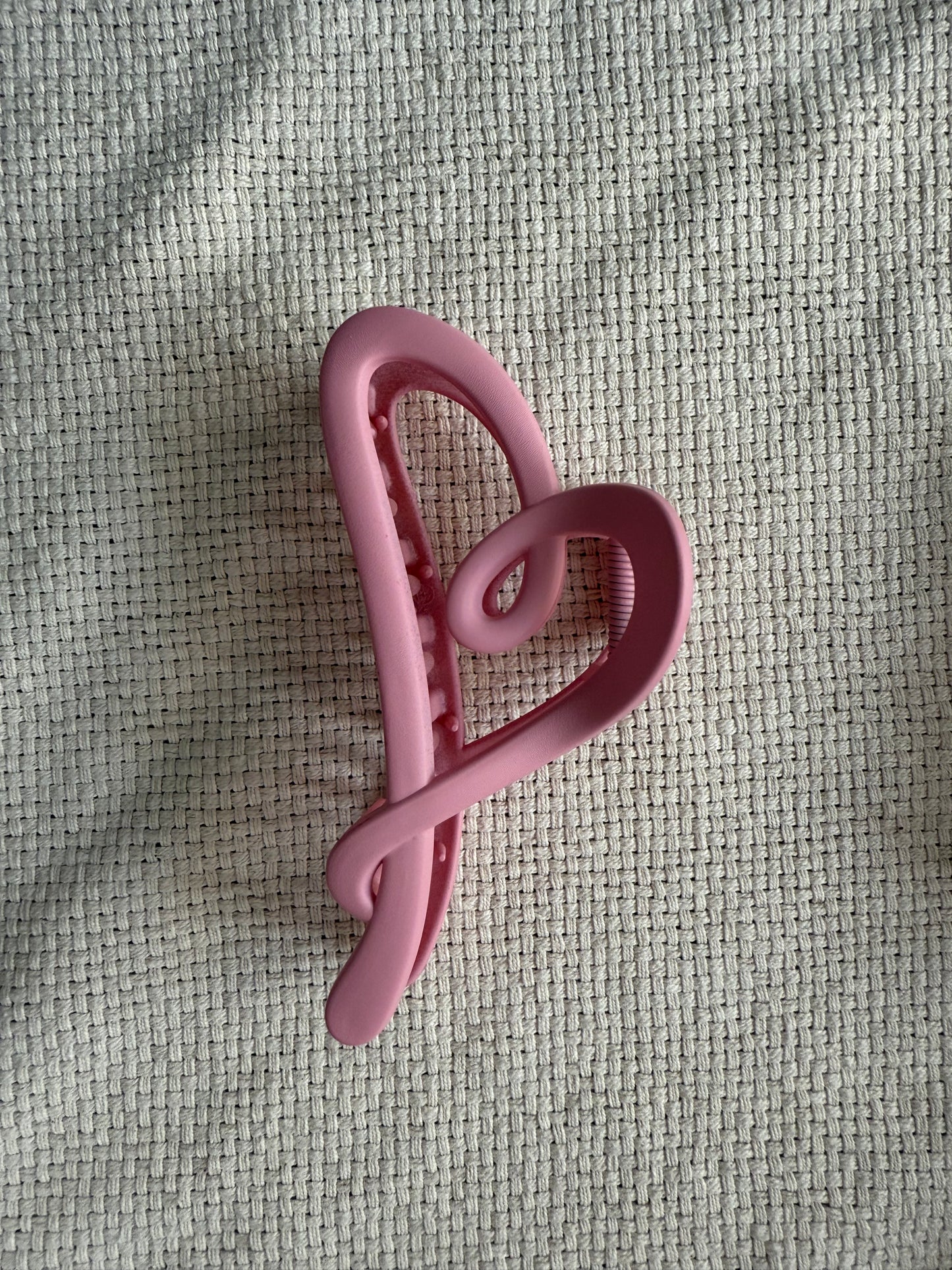 Pink hearted hair claw clip
