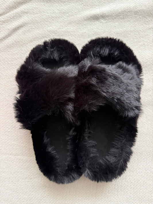 Black fur cross winter slipper🖤