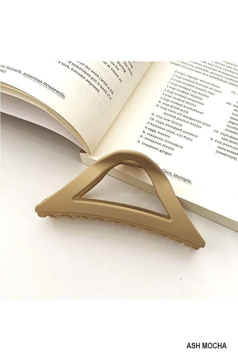 Triangular claw hair clip